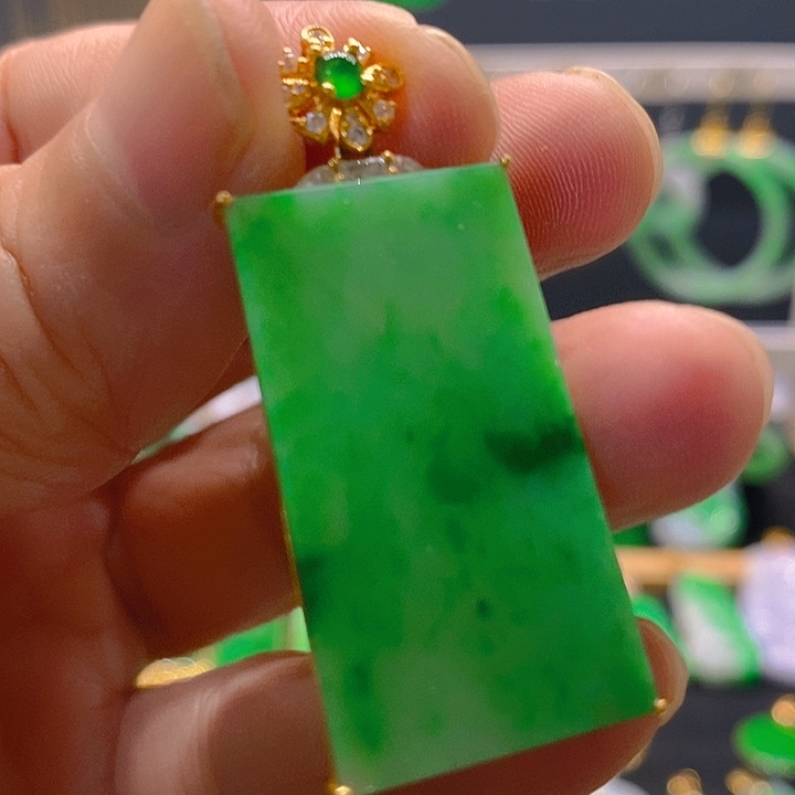 吊坠(赠链)18K金镶嵌翡翠耳坠