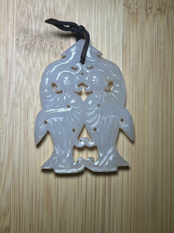 精品和田白玉双人吊坠