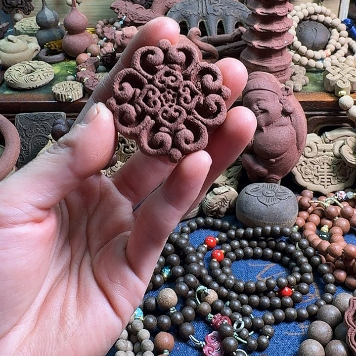 苏和香方镂空花纹香牌