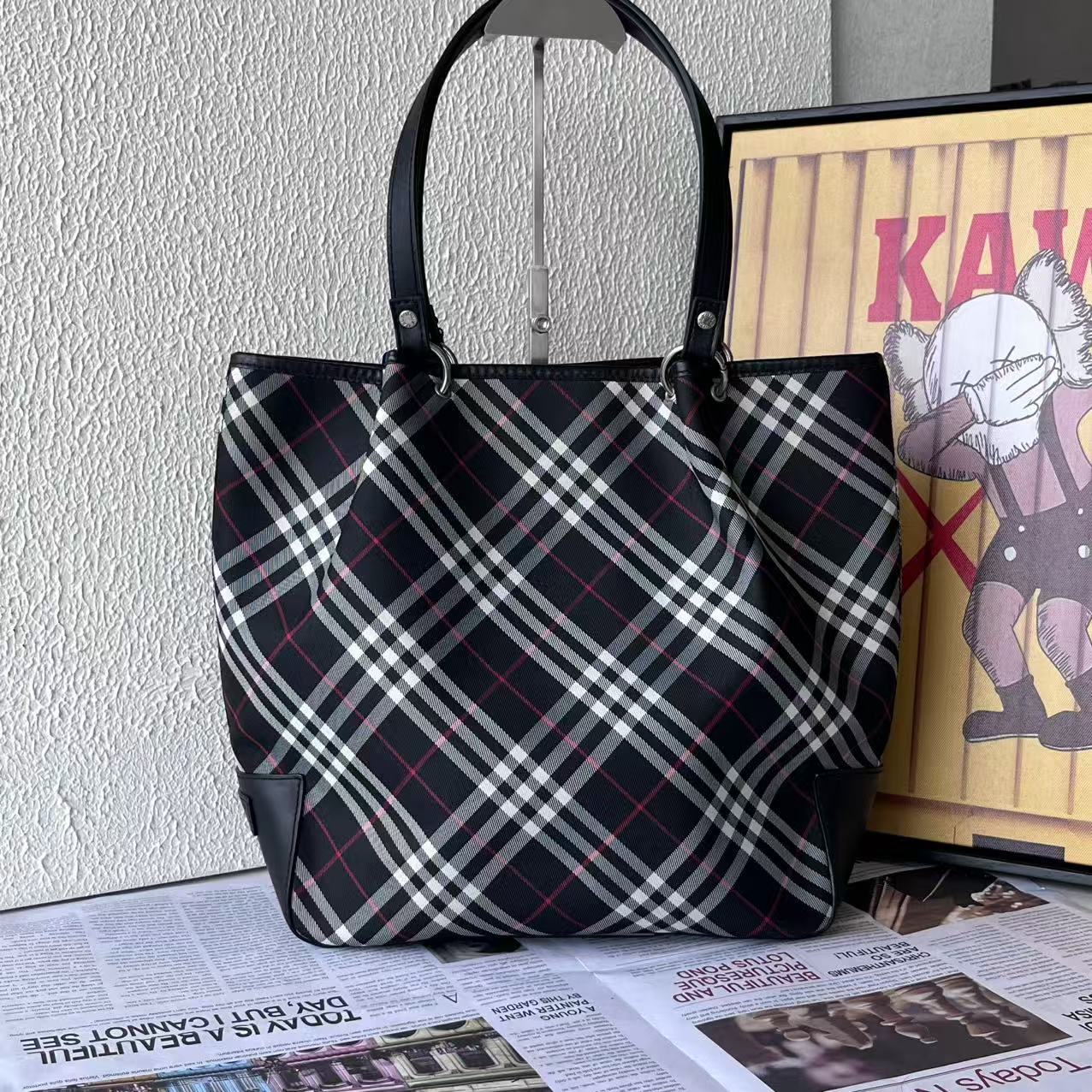 95新 BURBERRY/博柏利 XM/时尚典雅黑白格纹单肩腋下包ZG02623020