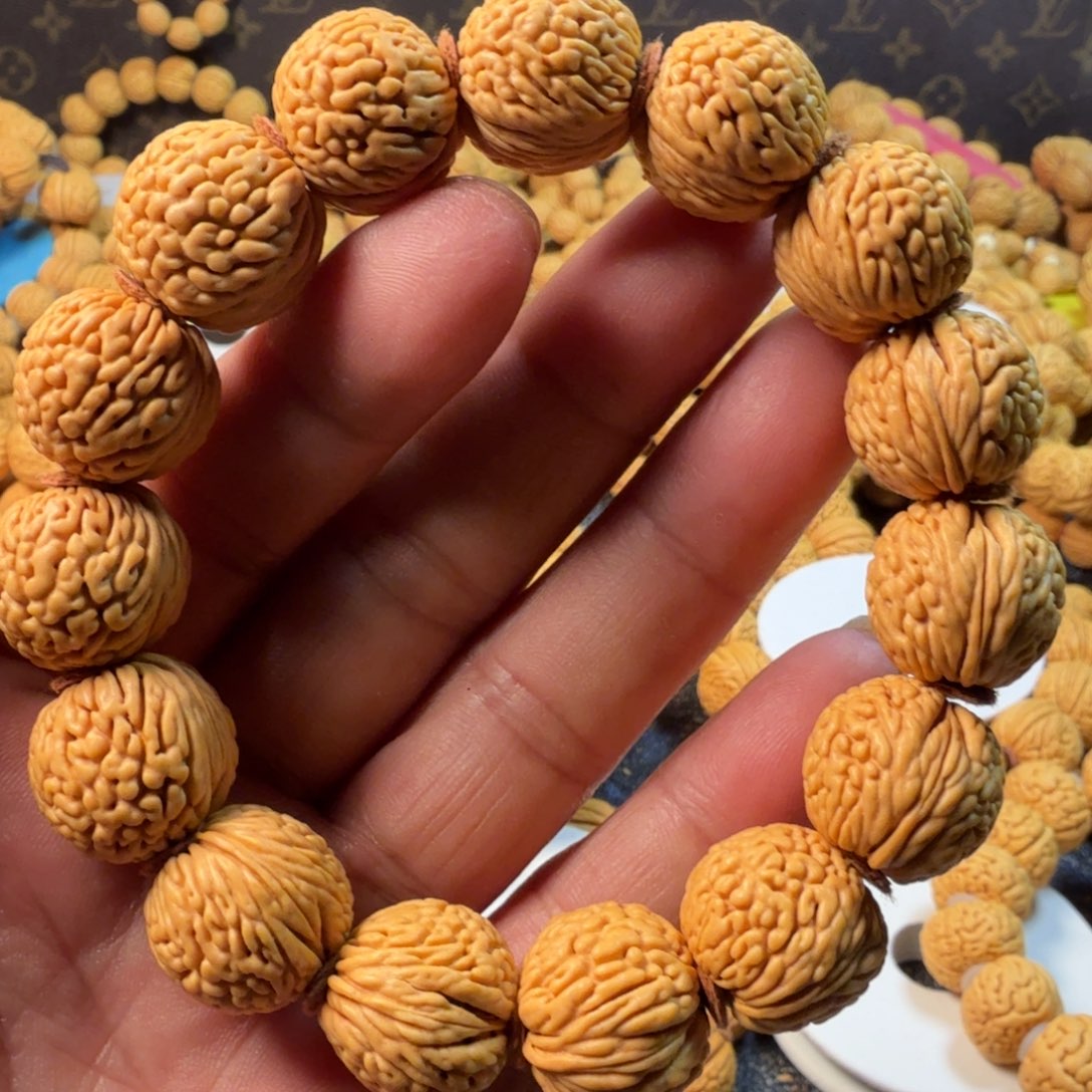 随***欲桃核吊坠龙鳞凤尾