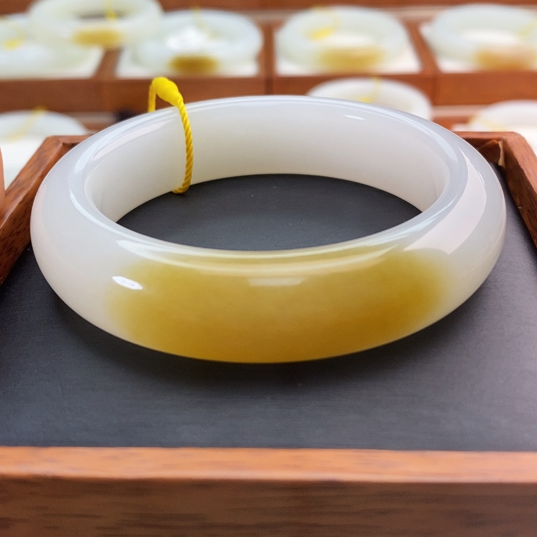 和田玉（糖玉）未镶嵌手镯