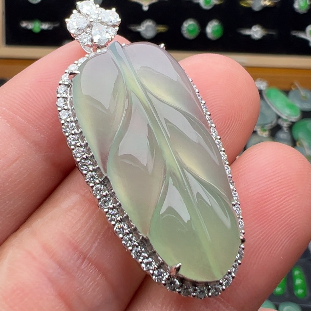 翡翠18K金镶嵌颈饰叶子30.7