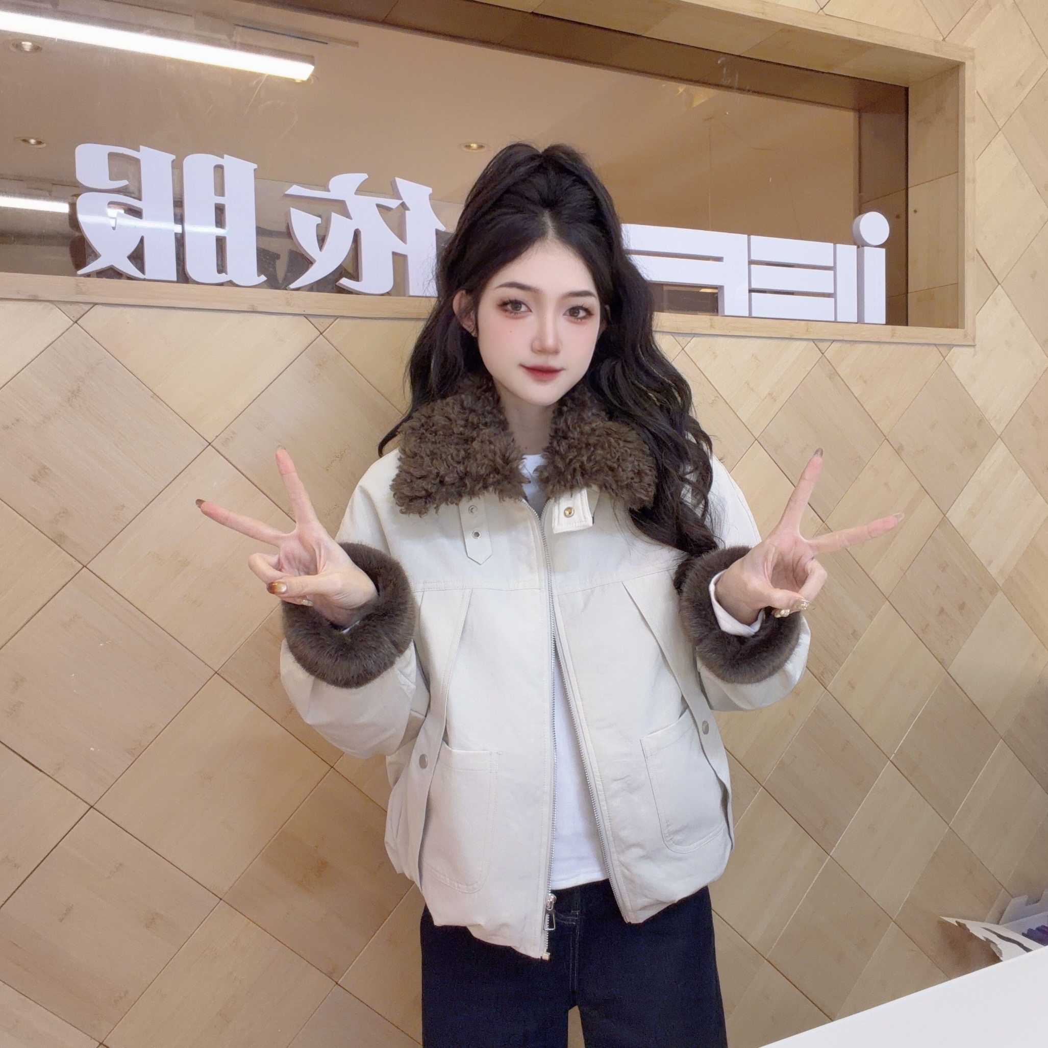 IEF/爱依服2025冬季短款翻领休闲加绒加厚外套