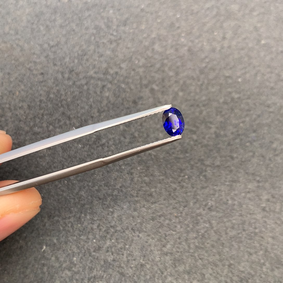 蓝宝石裸石79分皇家蓝