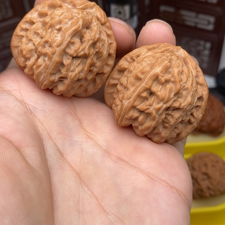 文玩核桃吊坠38.5✖️40三角白