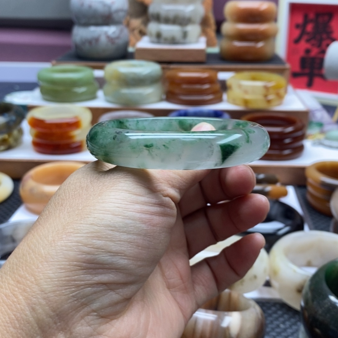 石英质玉手镯未镶嵌众*