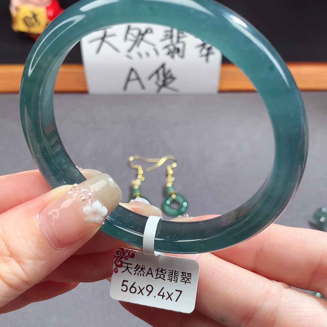 翡翠手镯（圆镯）未镶嵌