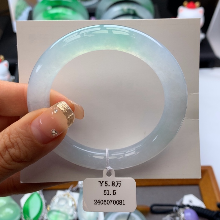 翡翠手镯未镶嵌圆条