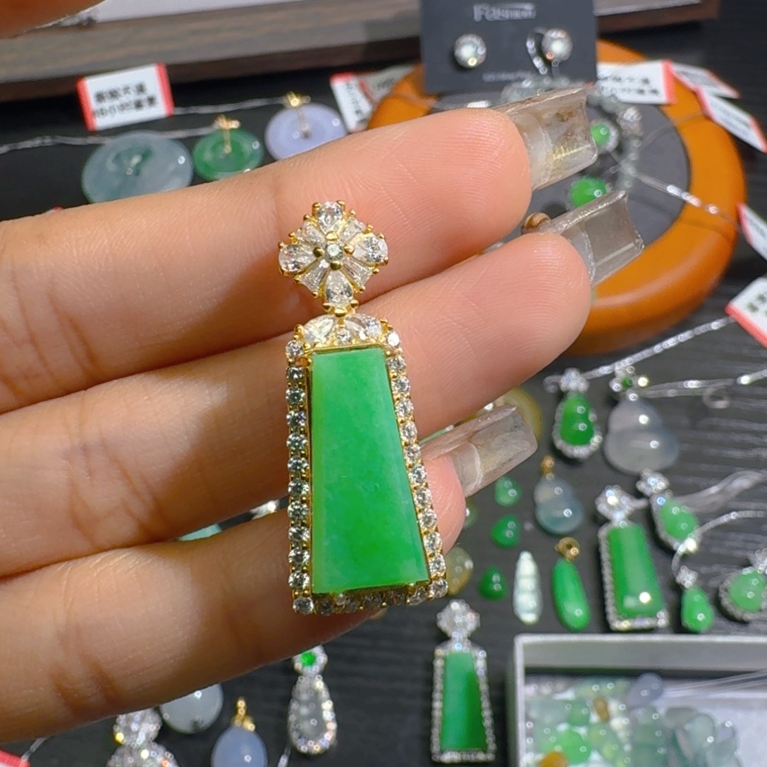 翡翠未镶嵌吊坠(不含链)