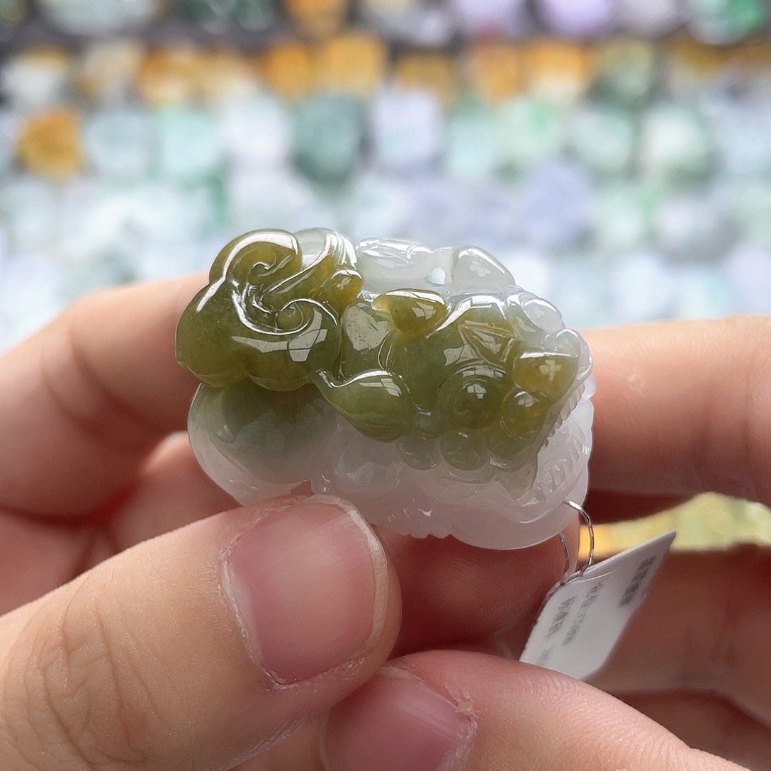 翡翠颈饰未镶嵌貔貅