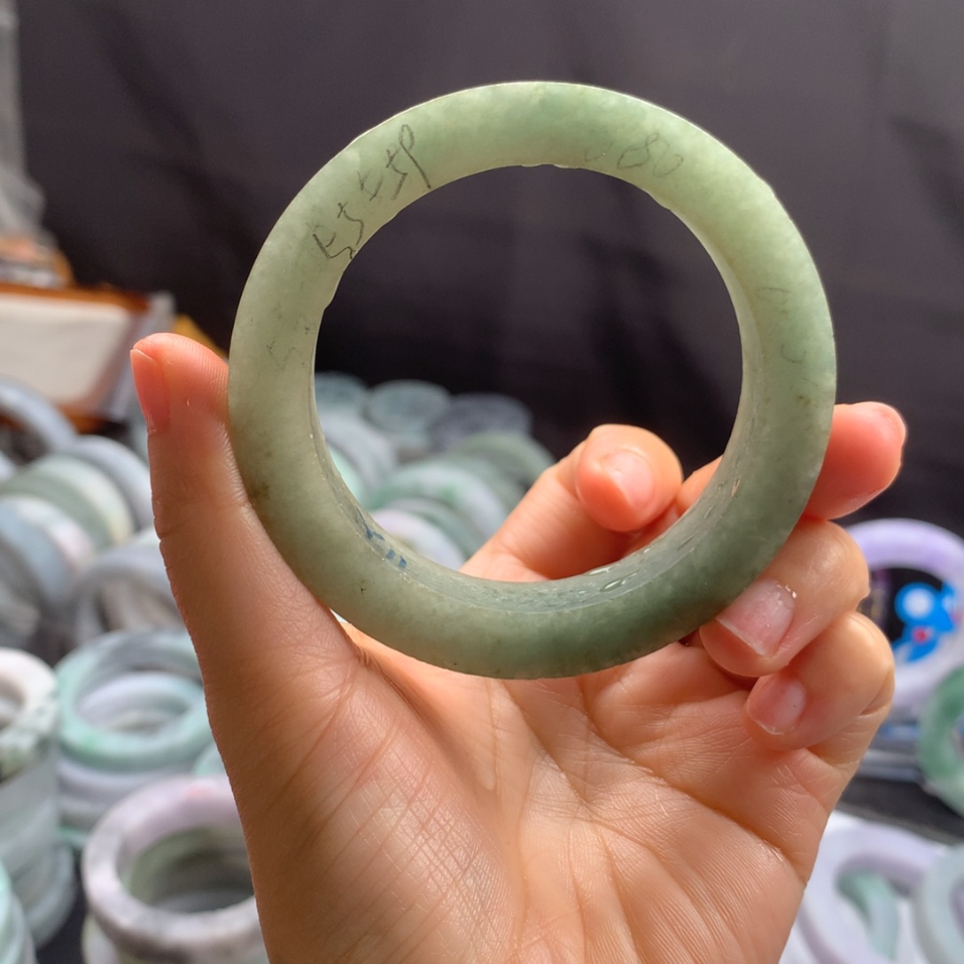 定制翡翠未镶嵌手镯