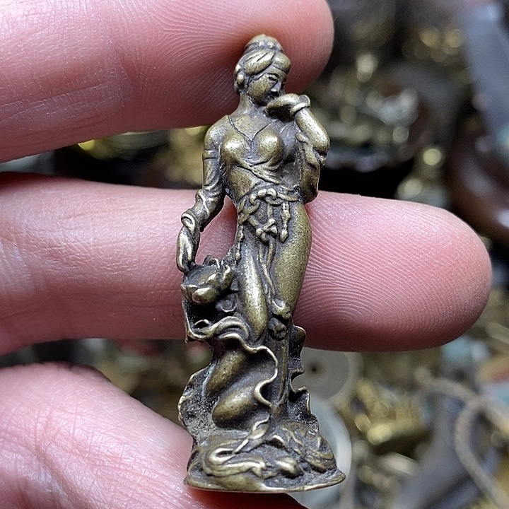 云***0小杨推荐铜物件一个