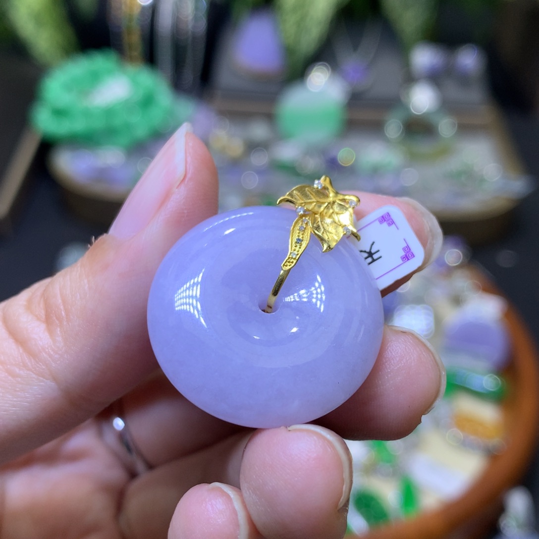 颈饰18K金镶嵌翡翠