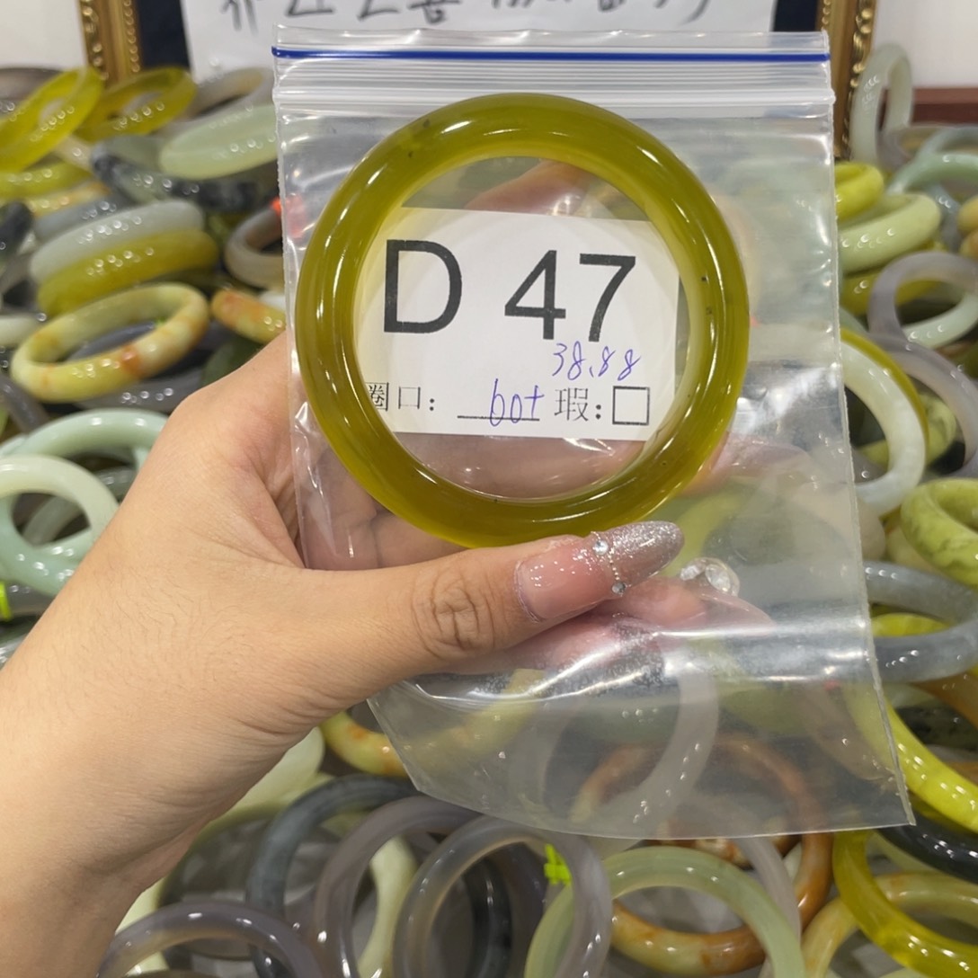 未镶嵌蛇纹石玉颈饰小****o