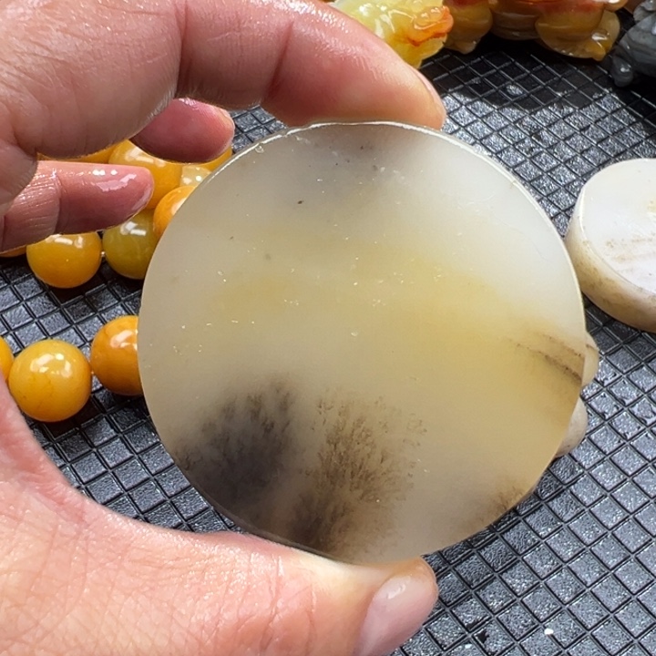 石英质玉（黄龙玉）颈饰未镶嵌