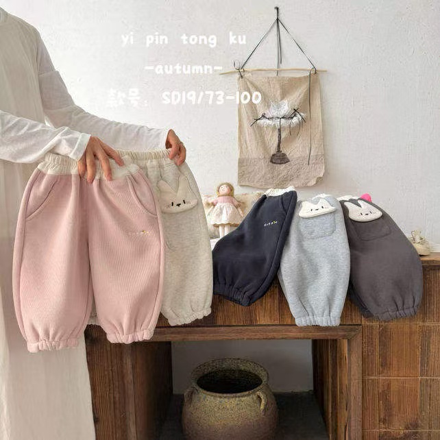 兔子女宝冬季加绒卫裤