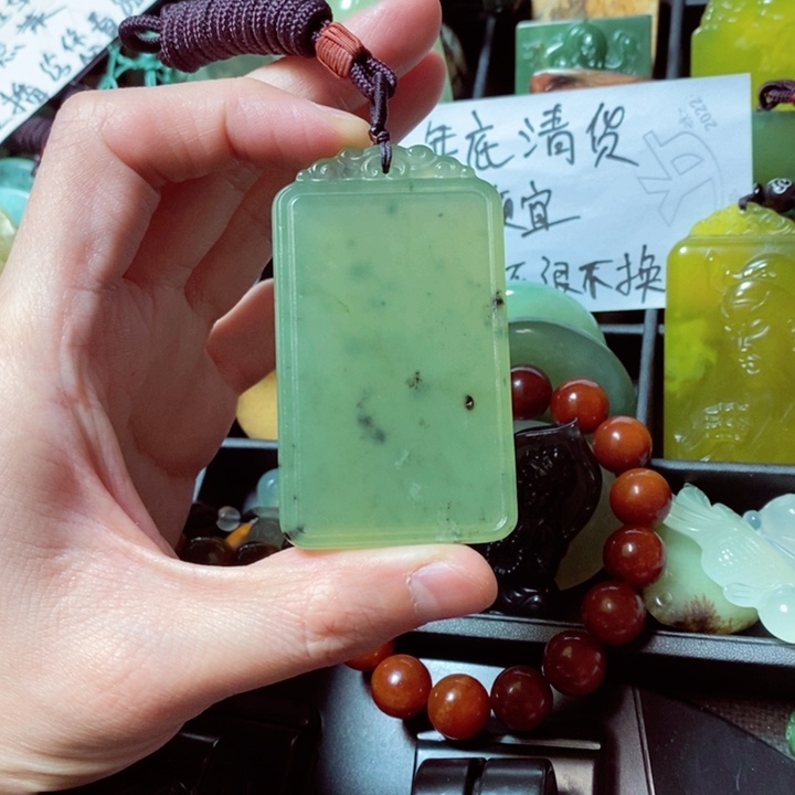 蛇纹石玉颈饰未镶嵌