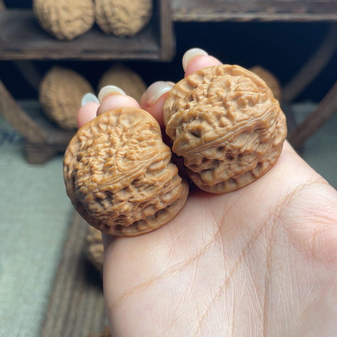 鲫***鱼吊坠文玩核桃白狮子37+ 全品白茬