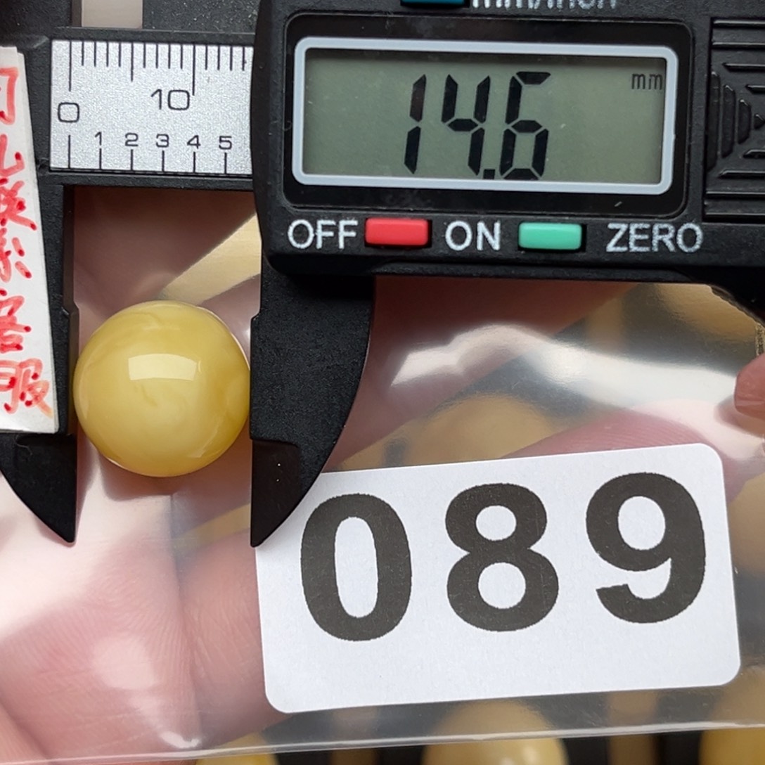 蜜蜡裸石未镶嵌有****歌蜜蜡