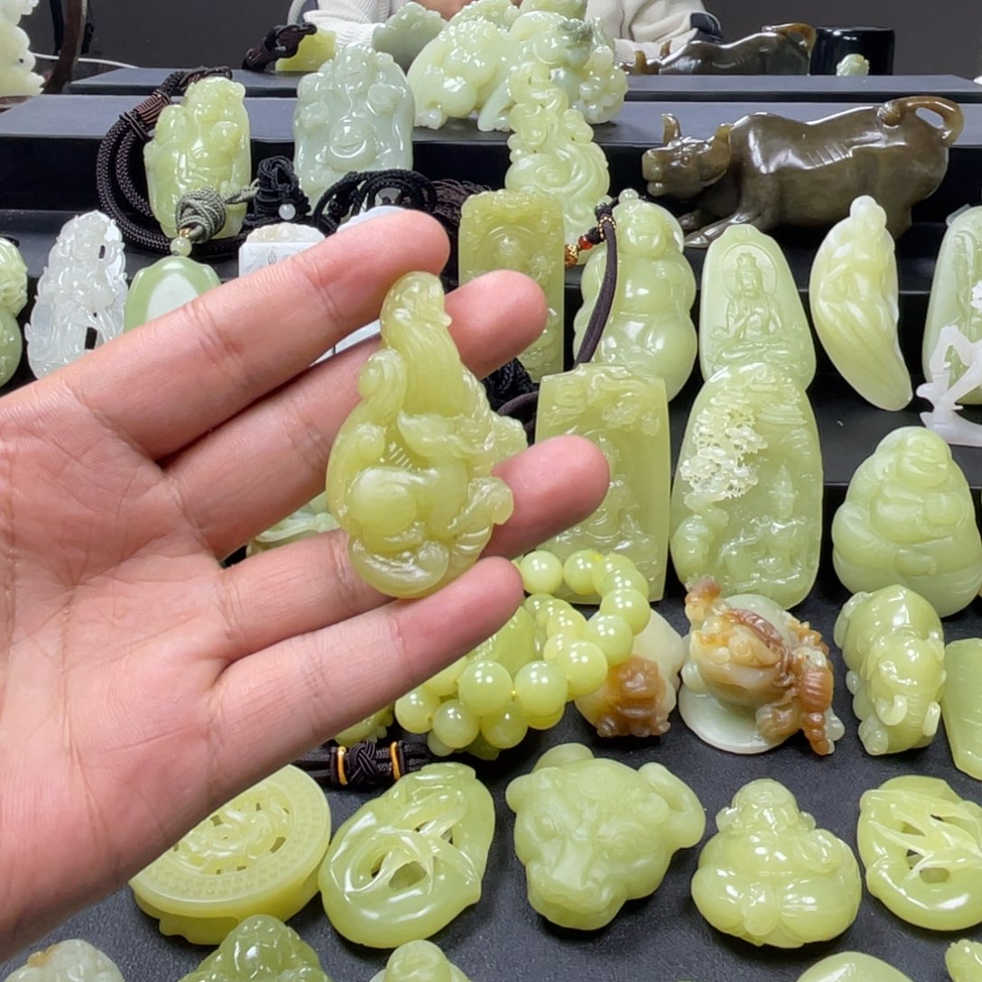 和田玉未镶嵌颈饰