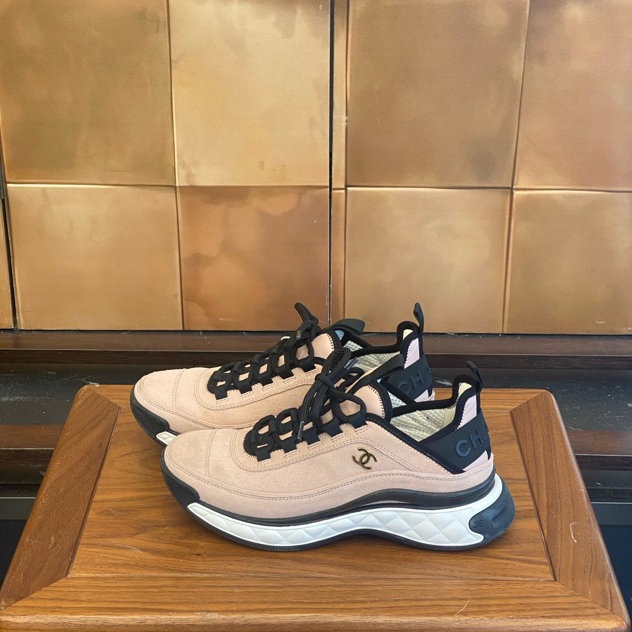 99新  Chanel 24年最新款粉色双c运动鞋/38码/29443