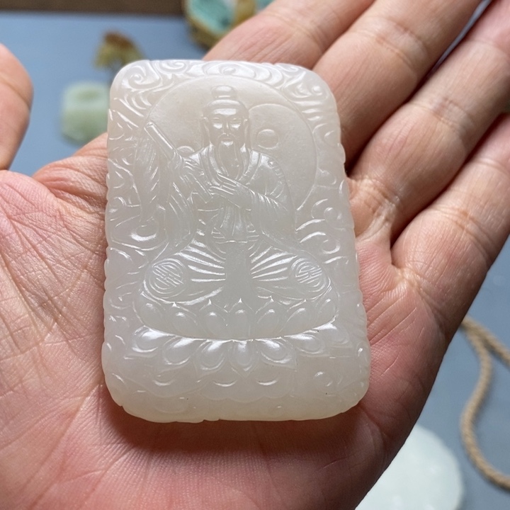 名***短和田玉未镶嵌颈饰