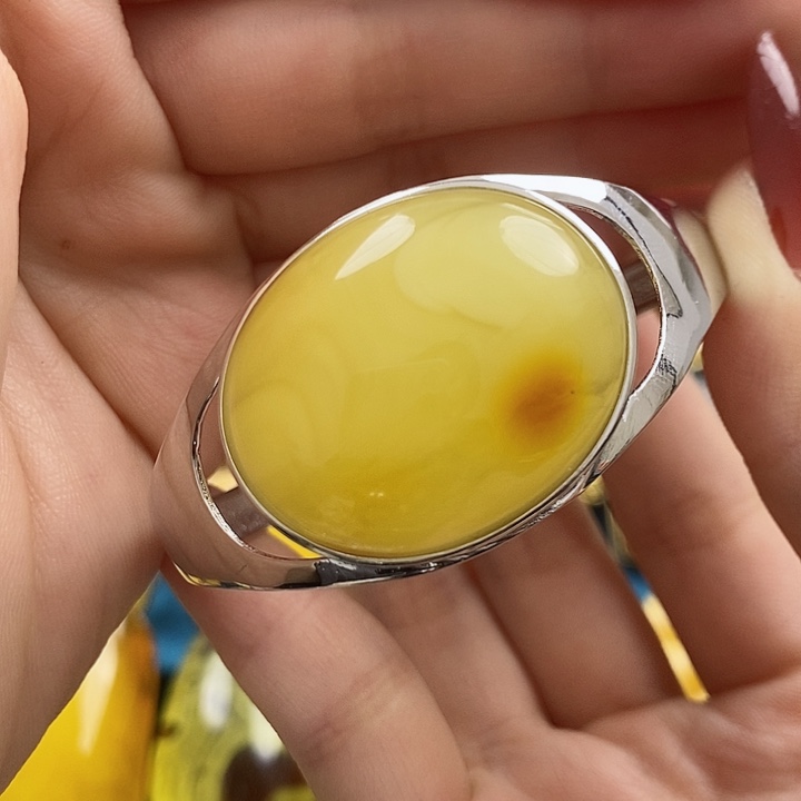 琥珀手镯未镶嵌静*手镯