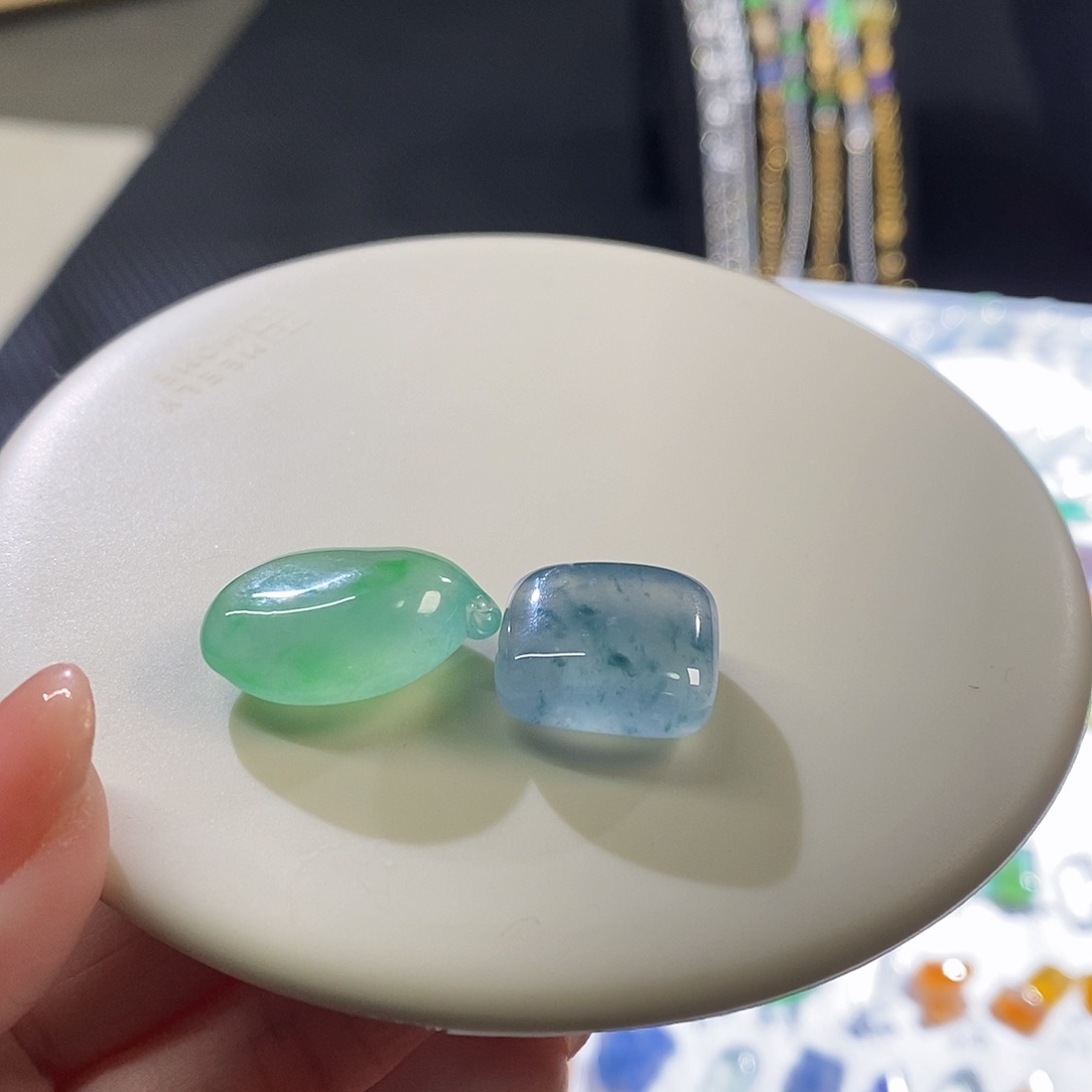 翡翠挂件未镶嵌随行