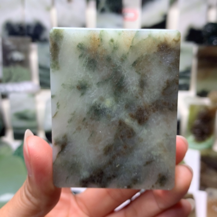 独山玉未镶嵌颈饰