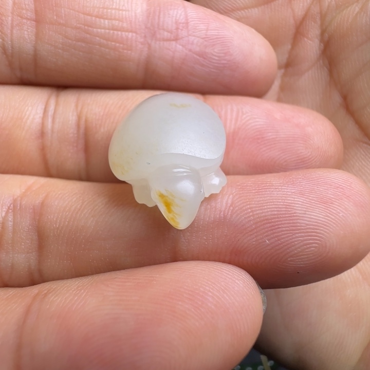 兜***吃和田玉未镶嵌颈饰