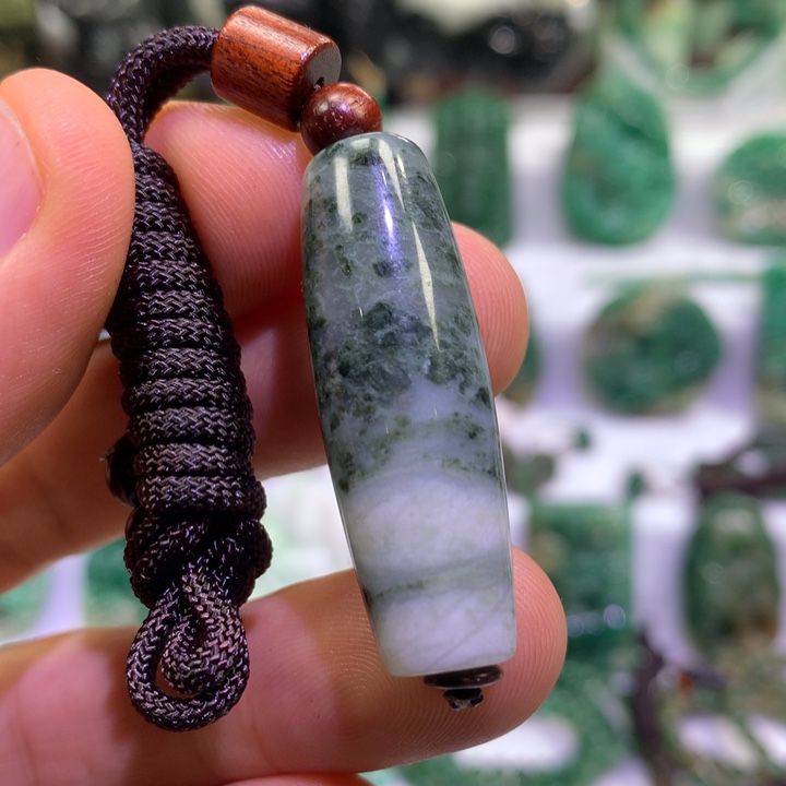 独山玉未镶嵌颈饰