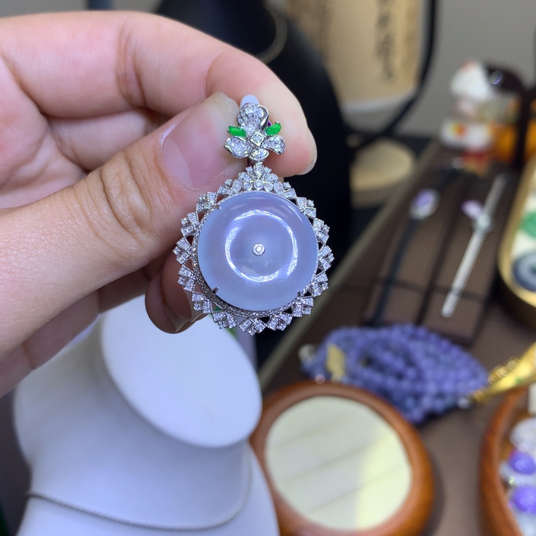 翡翠颈饰18K金镶嵌翡翠