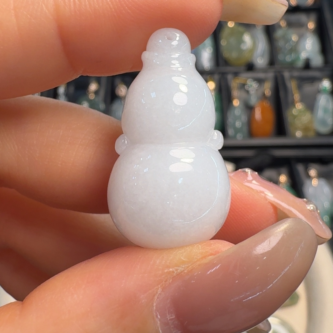 翡翠未镶嵌颈饰葫芦