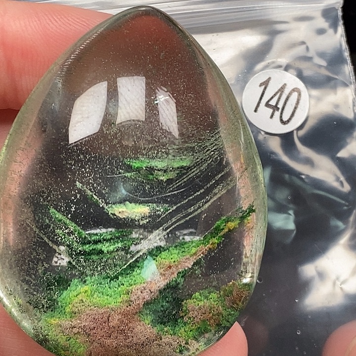 郭***哲颈饰水晶未镶嵌天然