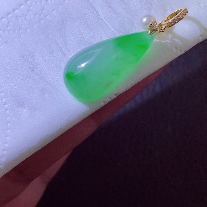 翡翠18K金镶嵌颈饰翡翠