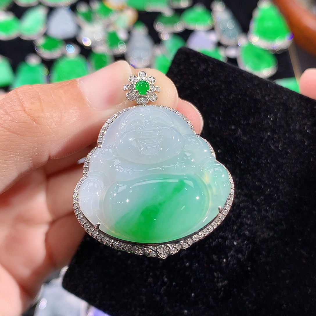 翡翠18K金镶嵌颈饰