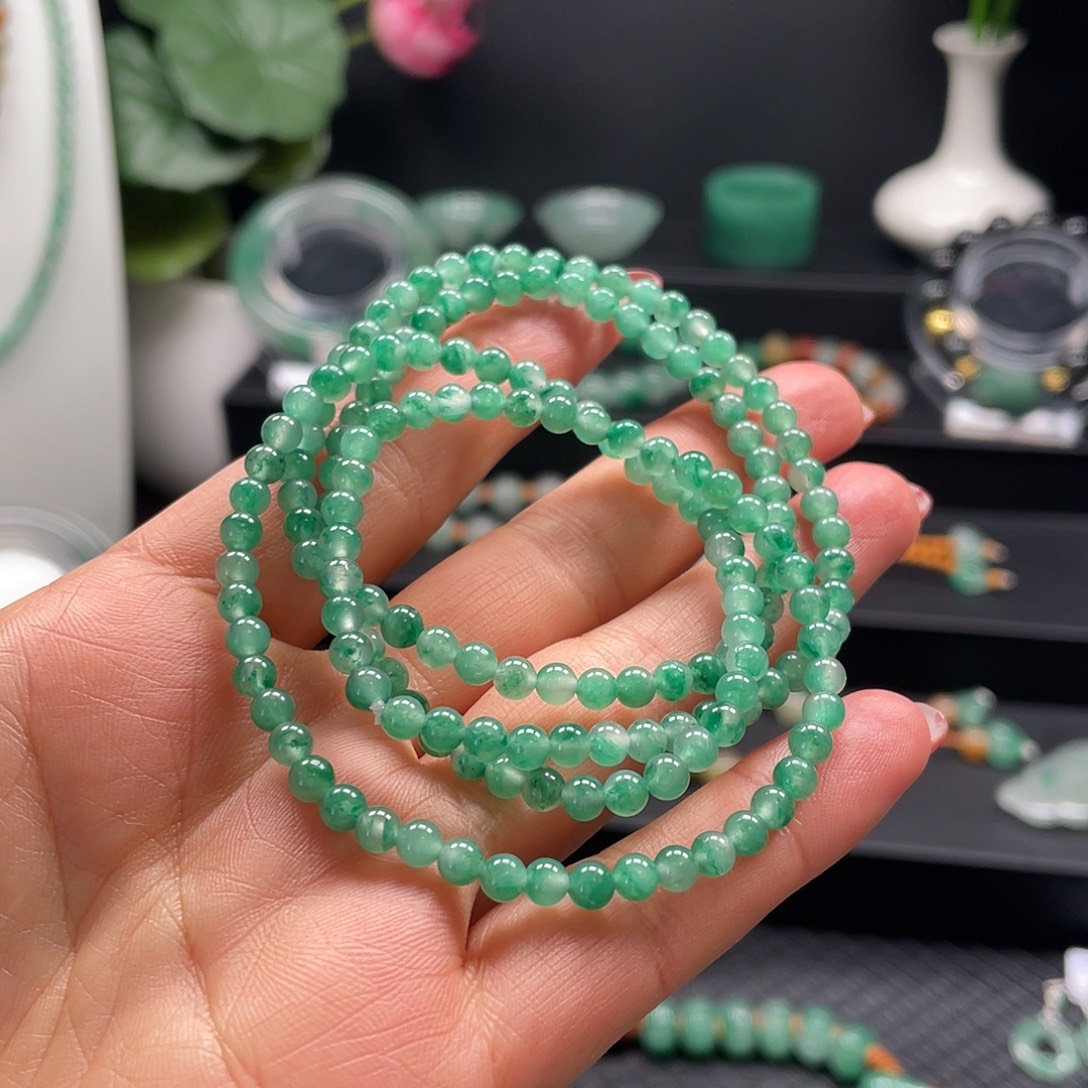 *****石英质玉（非洲翠）未镶嵌项链