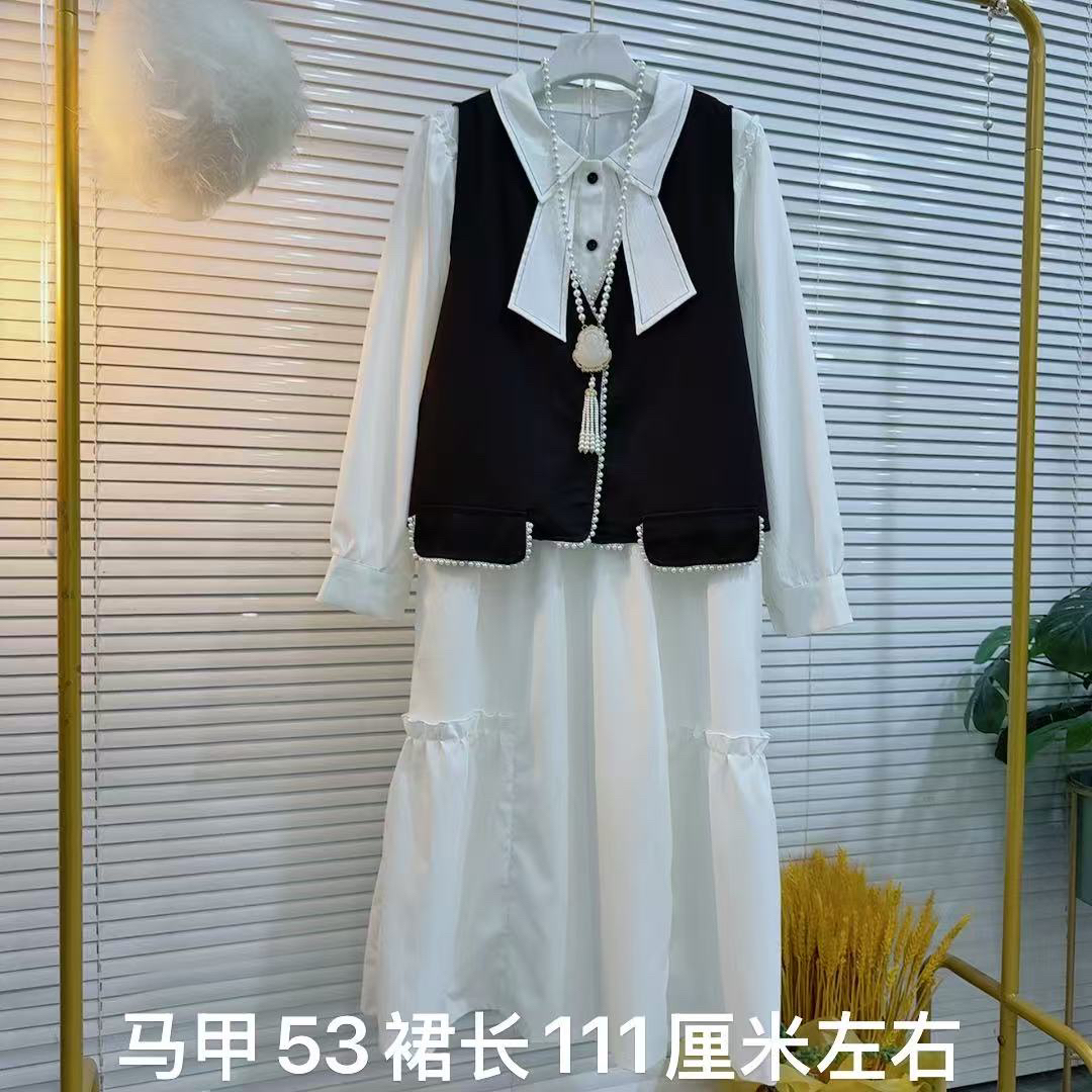 胖MM2025早秋新款马甲搭配长款连衣裙中洋结合设计宽松休闲时光