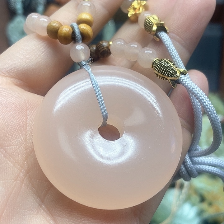 未镶嵌蛇纹石玉颈饰