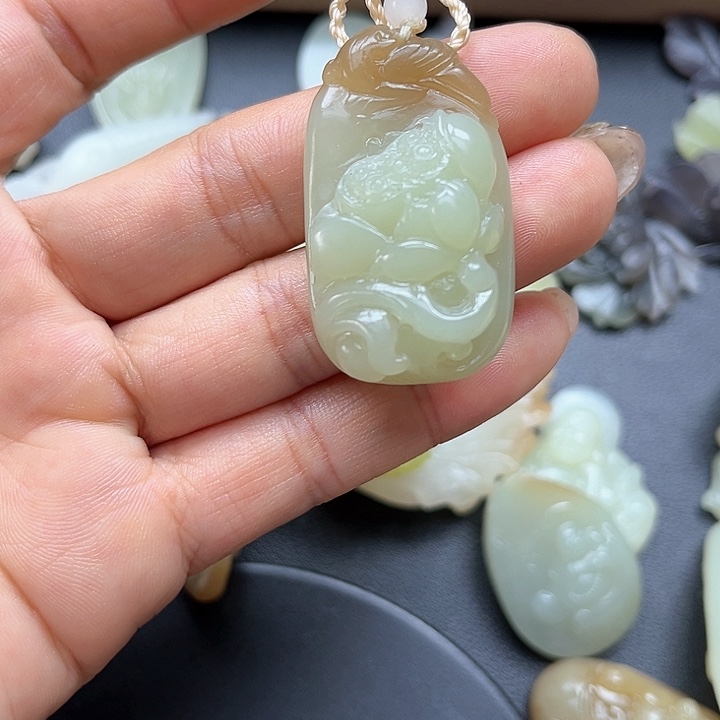 【闪购商品】颈饰未镶嵌和田玉安*