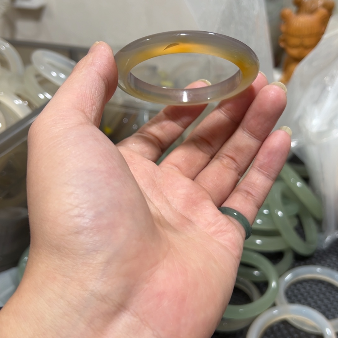 玛瑙/玉髓未镶嵌手镯55圈有包容27