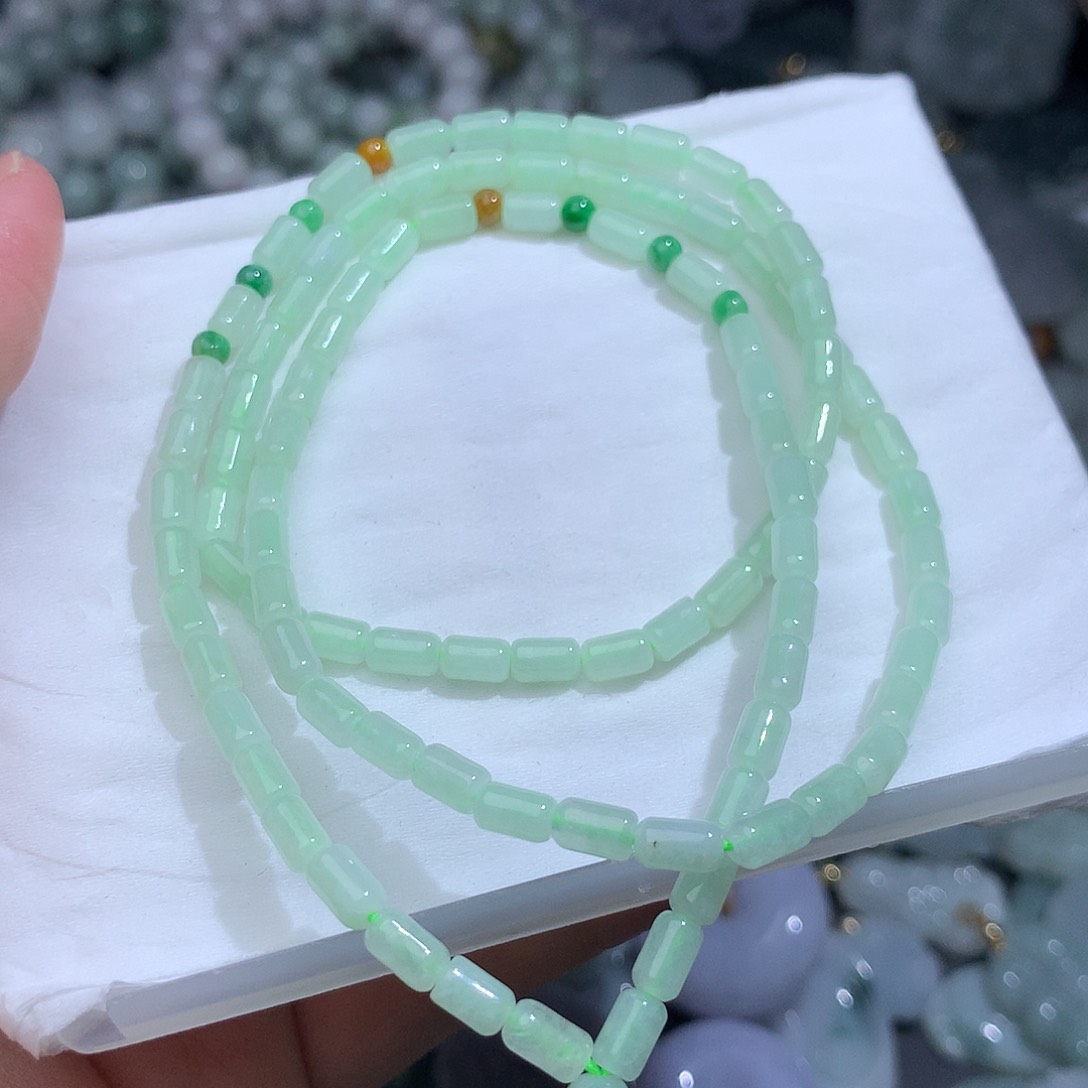 翡翠未镶嵌颈饰1708。