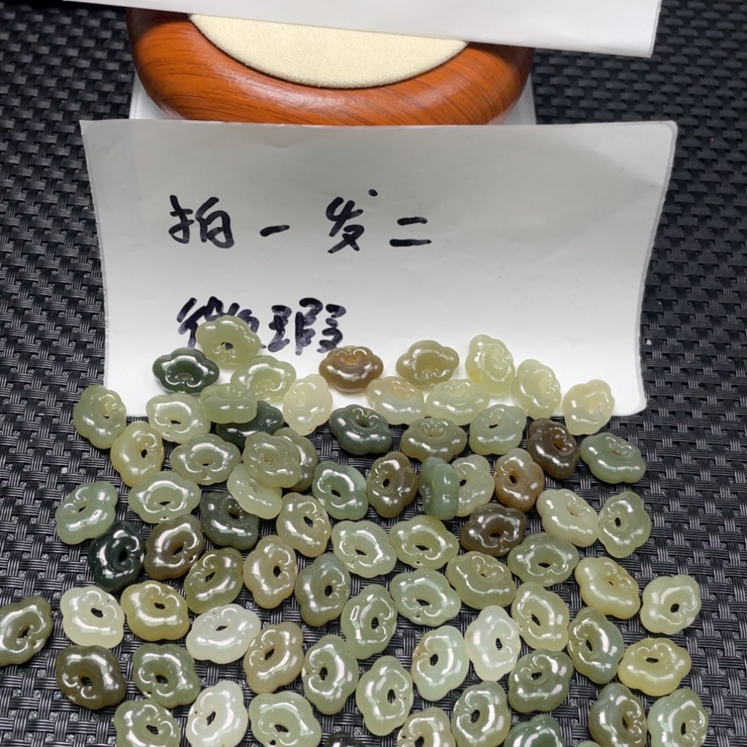 和田玉未镶嵌颈饰福利小如意拍一发