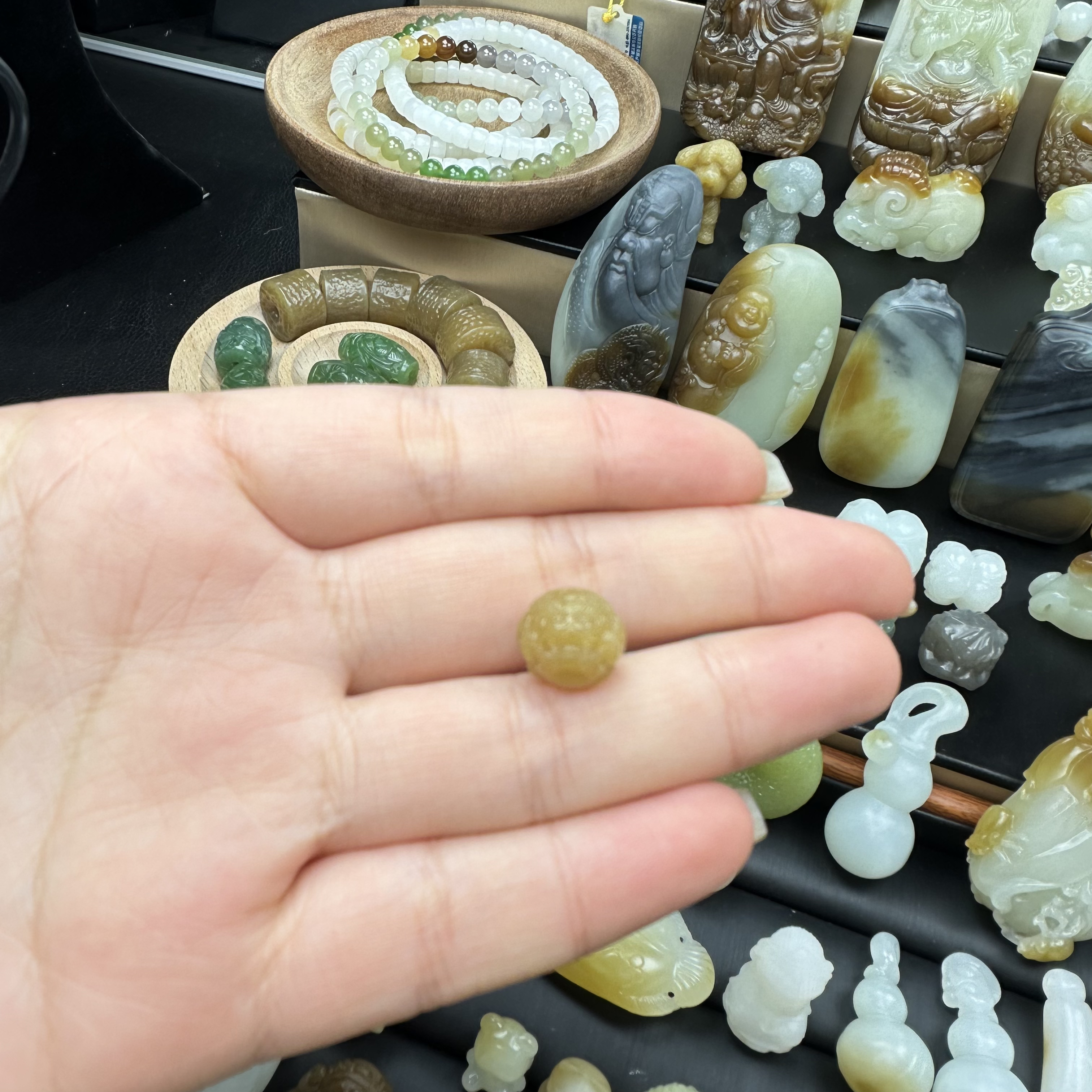和田玉 貔貅珠 吊坠