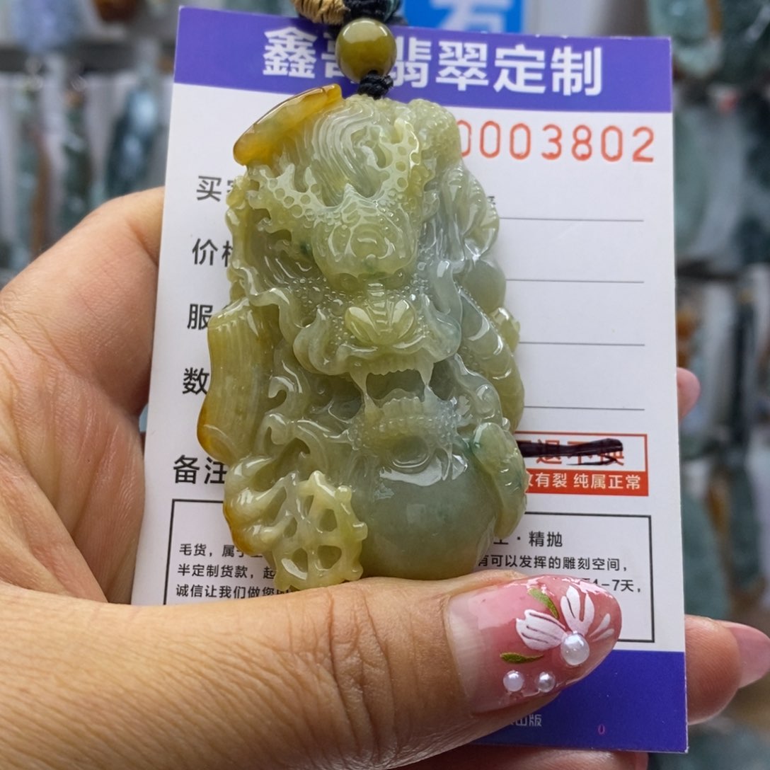 翡翠颈饰未镶嵌龙