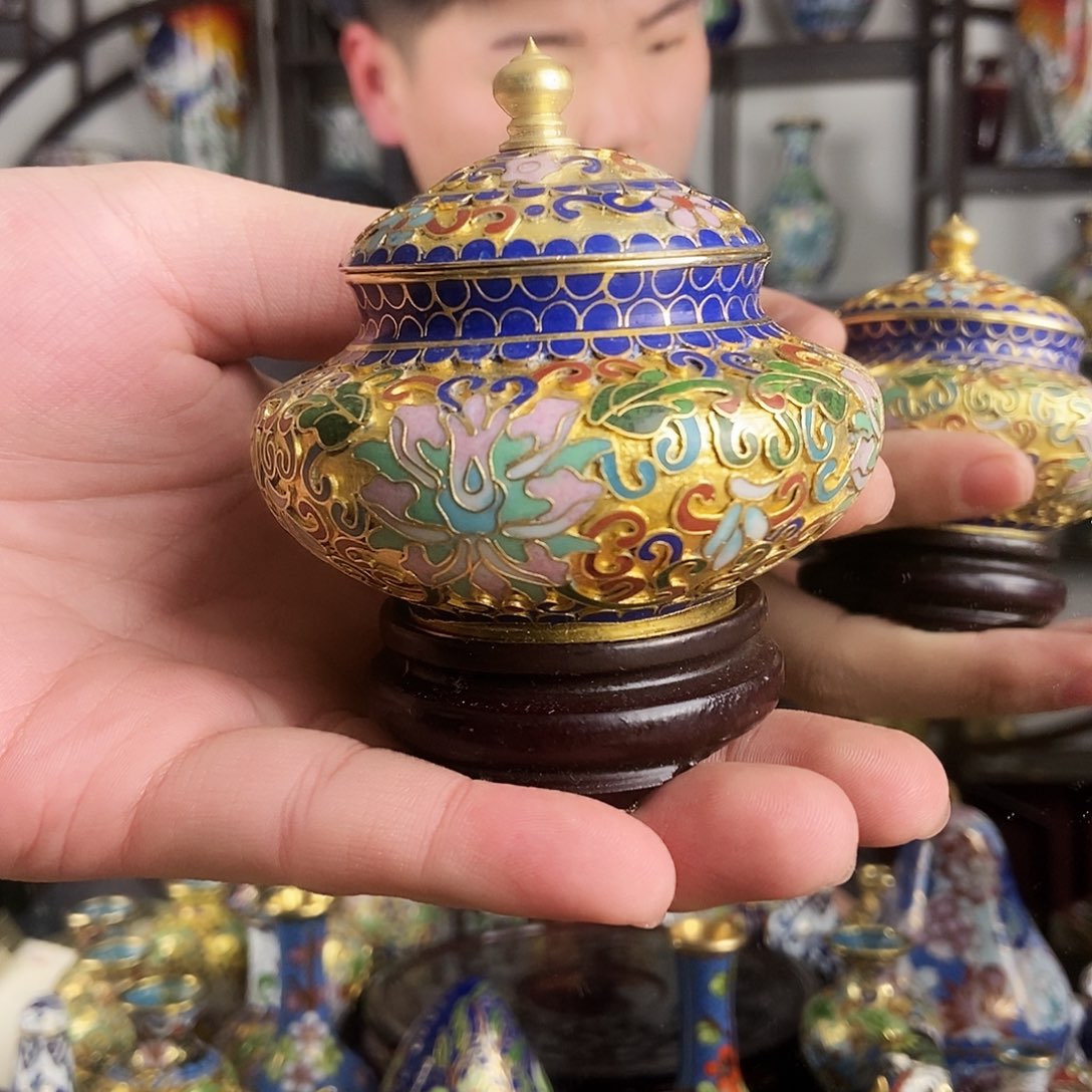 暖***）铜景泰蓝创汇金地罐