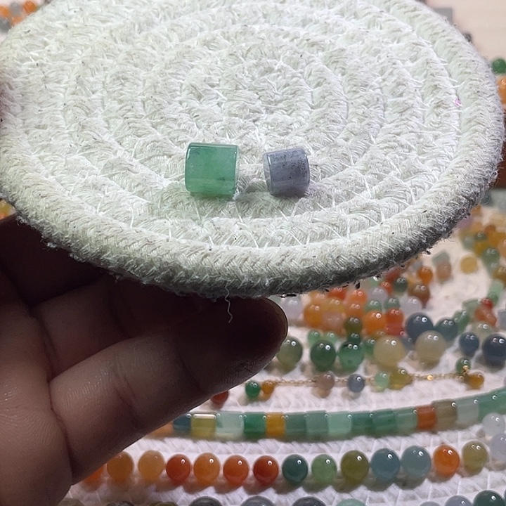 搁****翡翠散珠未镶嵌定制翡翠桶珠2个