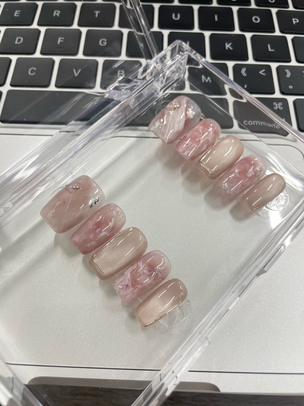 温柔皮粉冰透猫眼中椭圆星星波点甜美千金感穿戴美甲贴片