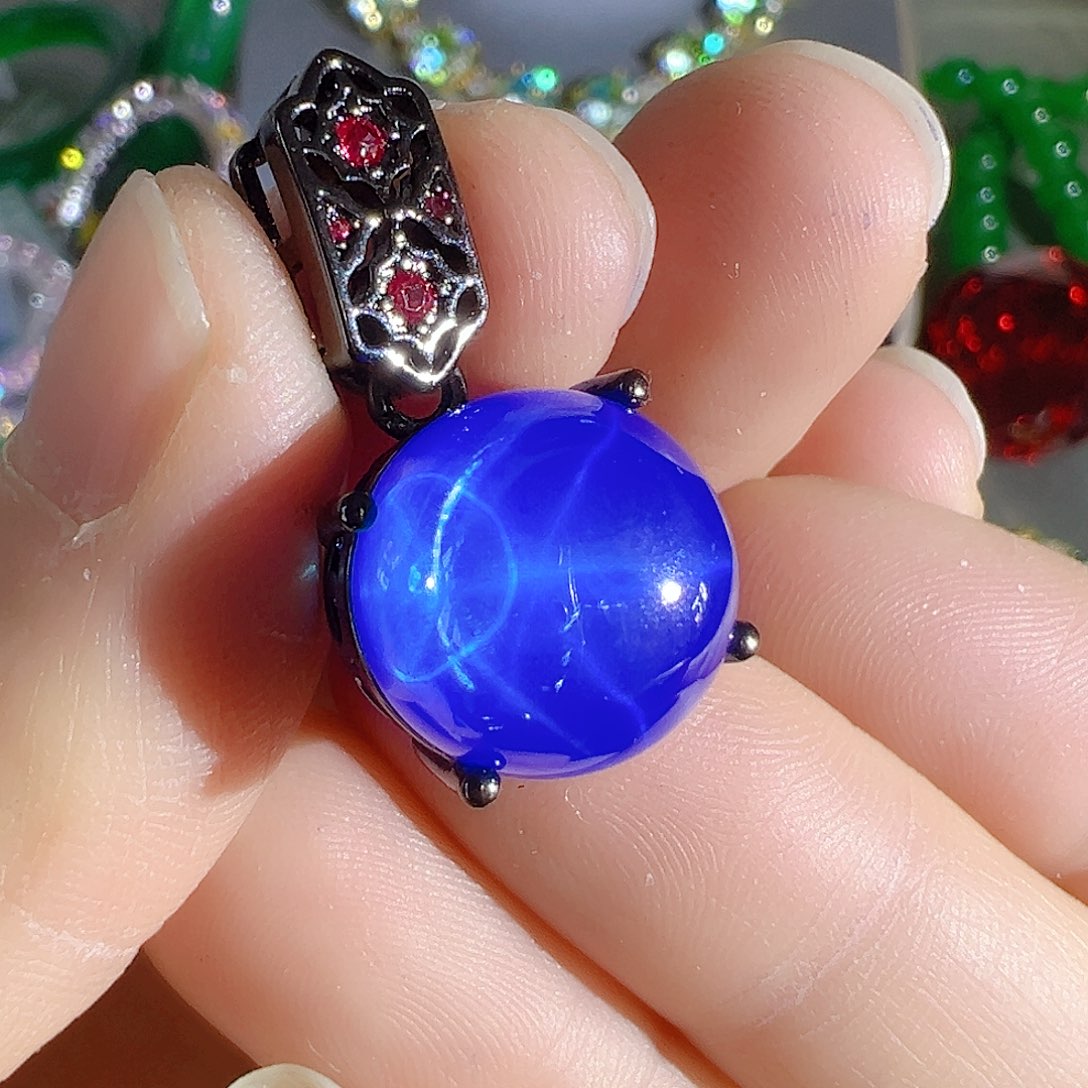 花岗石钨合金红色蓝色吊坠